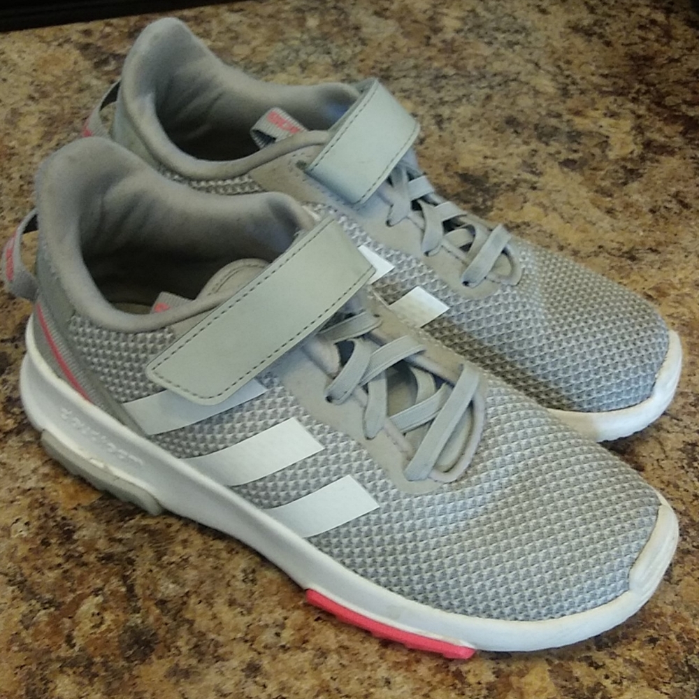 Adidas Cloudfoam tennis shoe